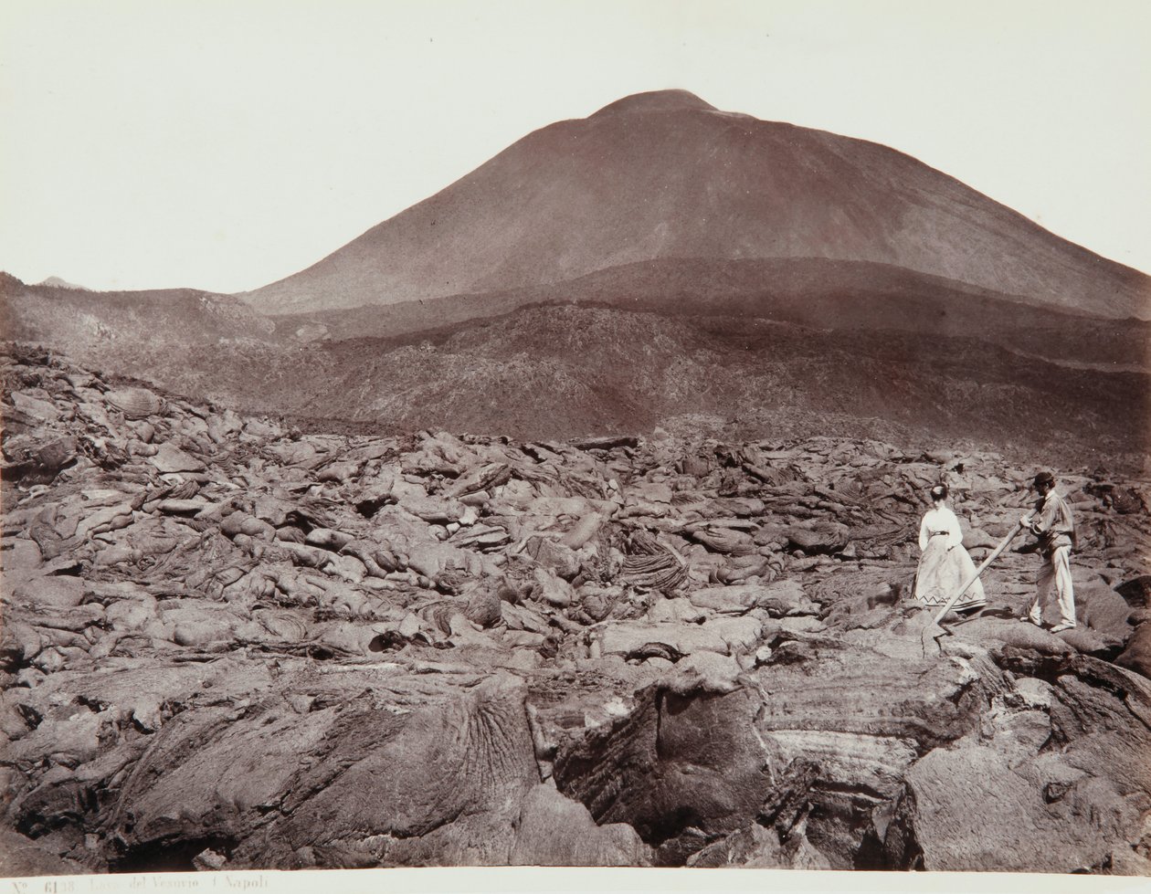Wandeling op de lava van de Vesuvius door Giorgio Sommer