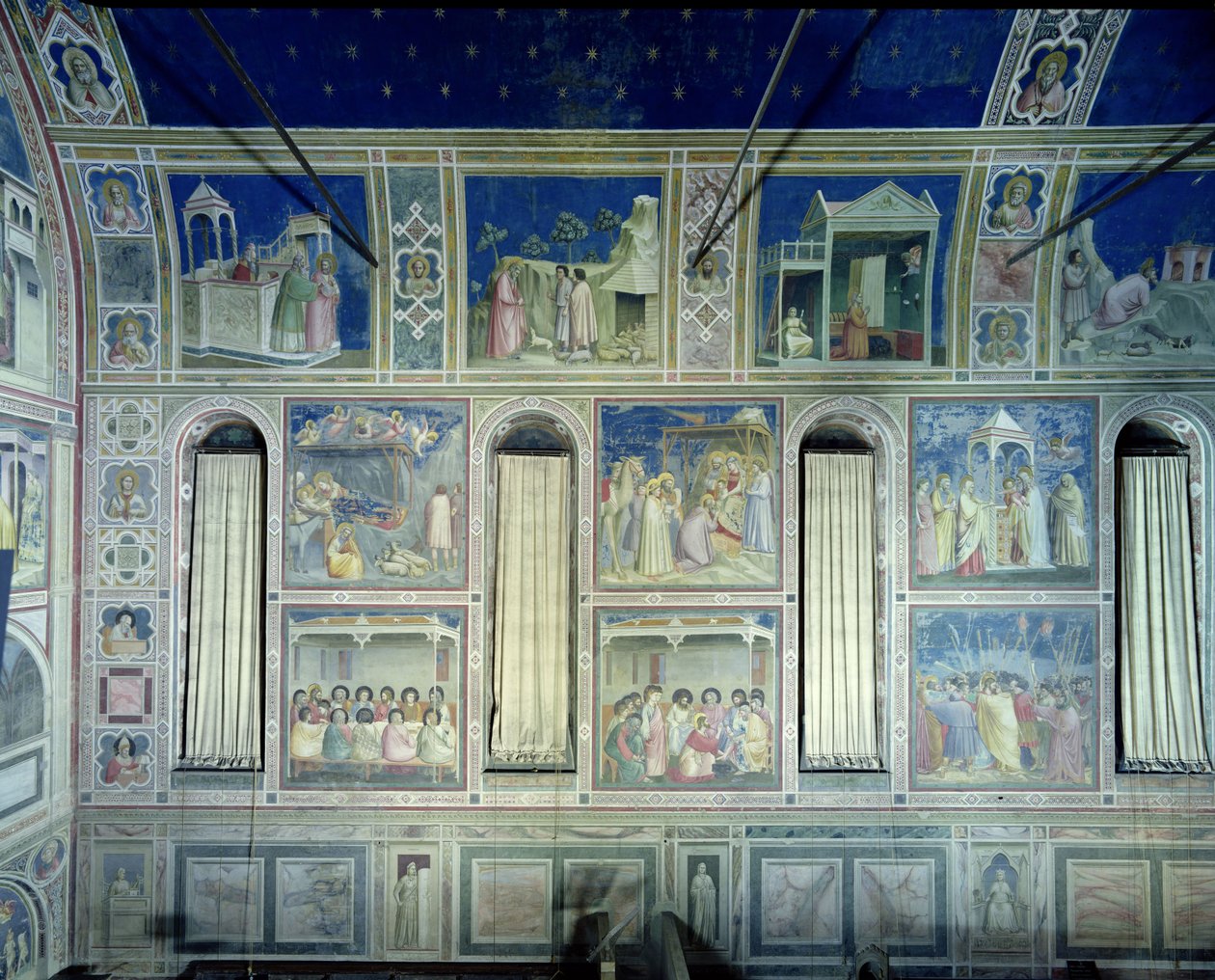 Zicht op de zuidmuur met scènes uit het leven van Joachim en Anna en het leven van Christus, ca. 1305 door Giotto di Bondone