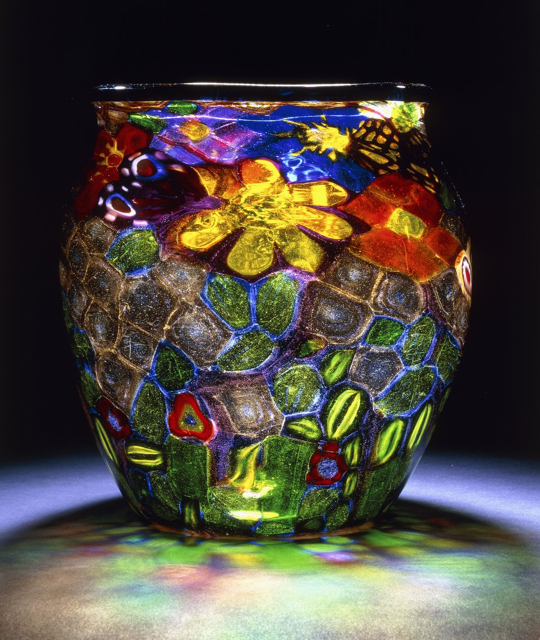 Een Murrhine Glazen Vaas, met Vier Vlinders, Bloemen en Bladeren, c.1918 door Giuseppe Barovier