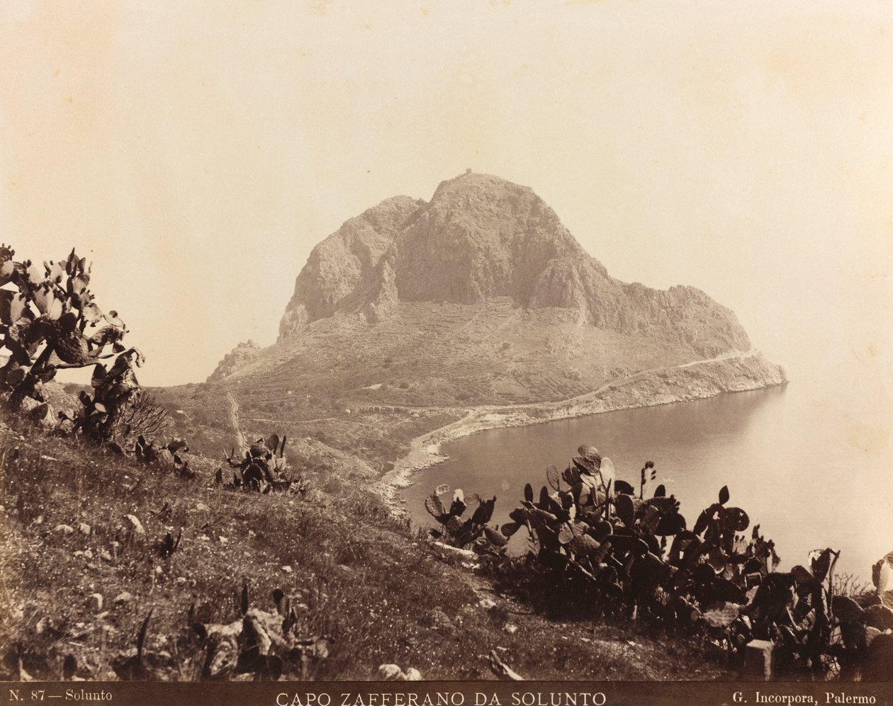 Uitzicht op Capo Zafferano vanuit Solunto, Palermo door Giuseppe Incorpora