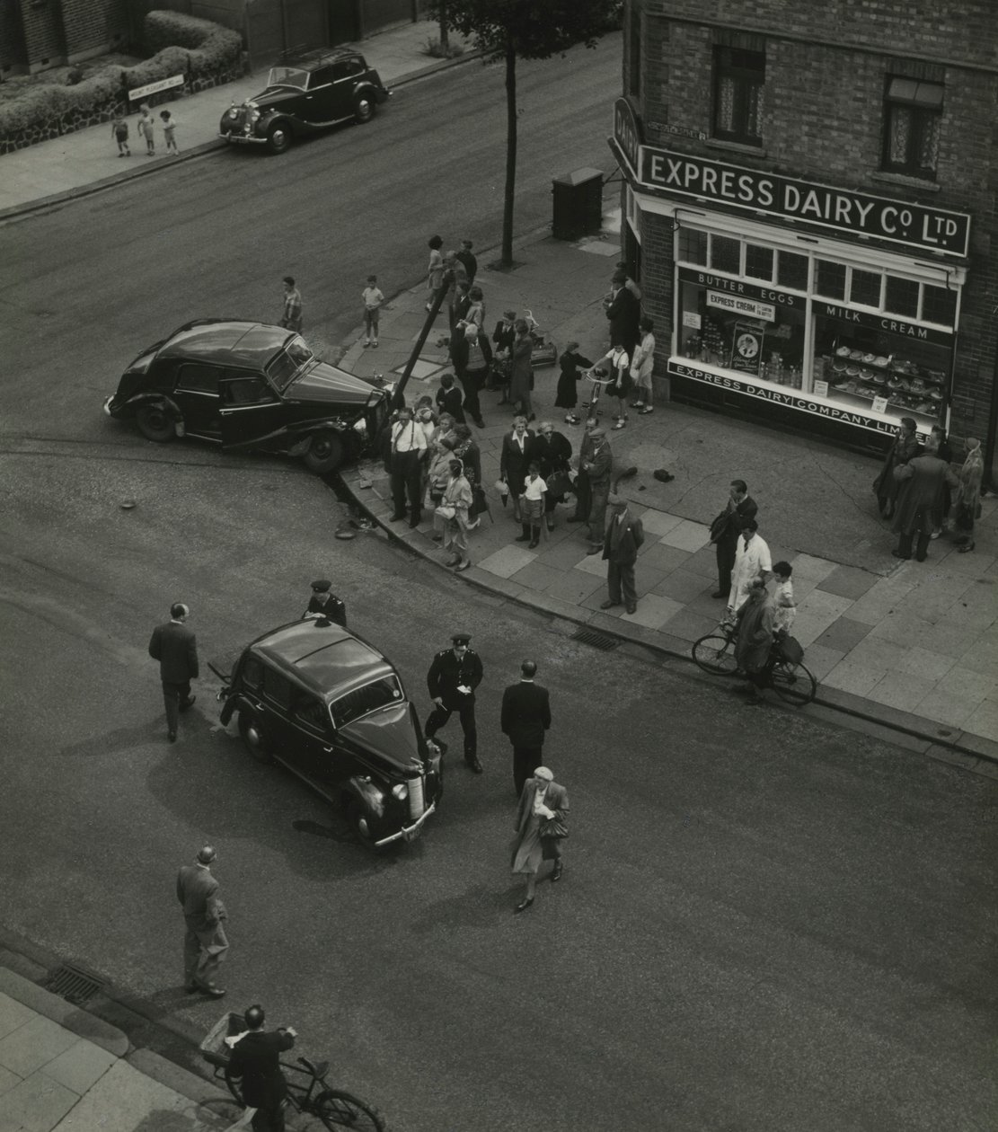 Straatscène in Sidmouth Road, Noord-Londen door Godfrey Macdominic