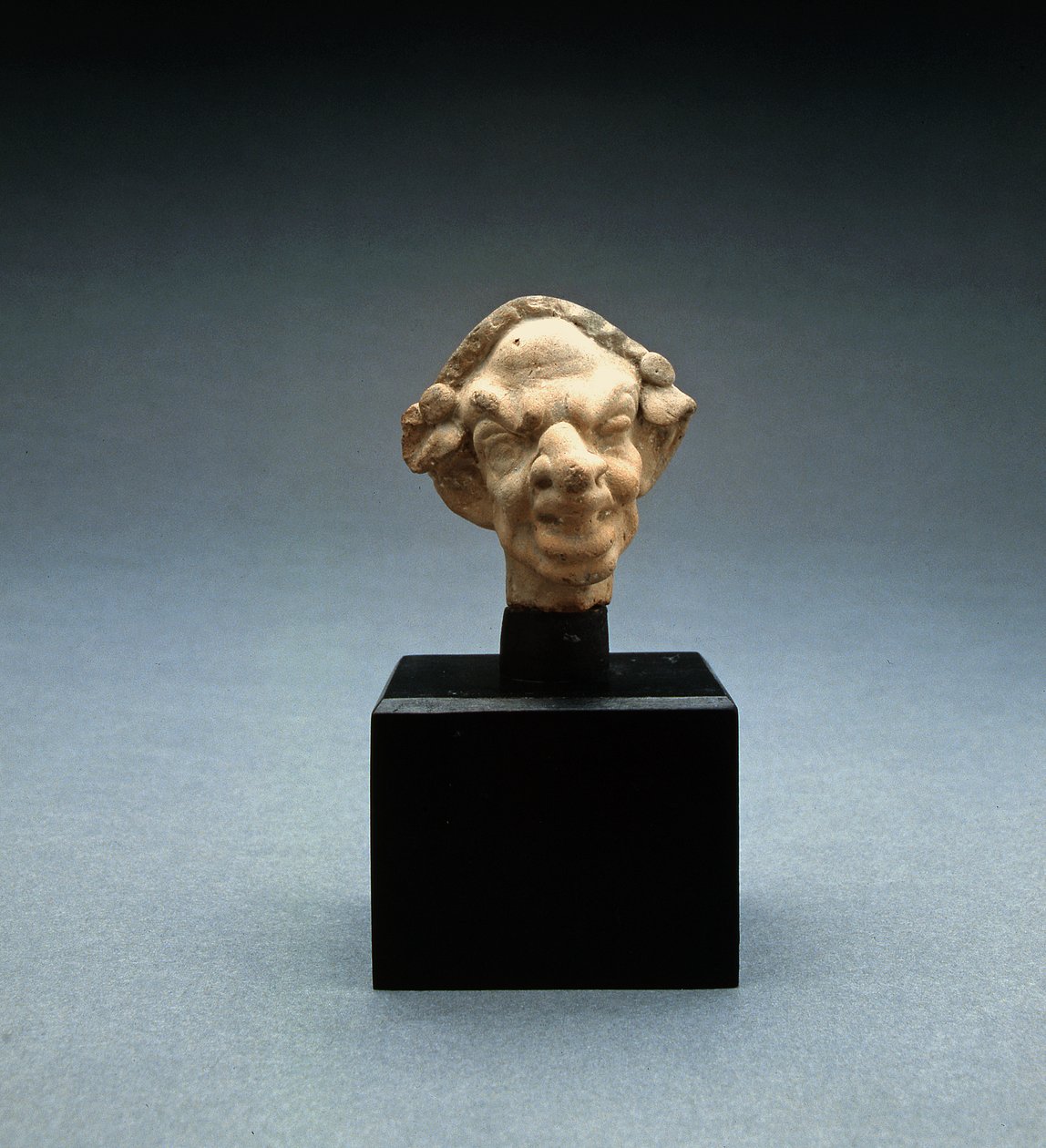 Grote hoofd van een vrouw, 100 v.Chr.-100 n.Chr. (terracotta) door Greek