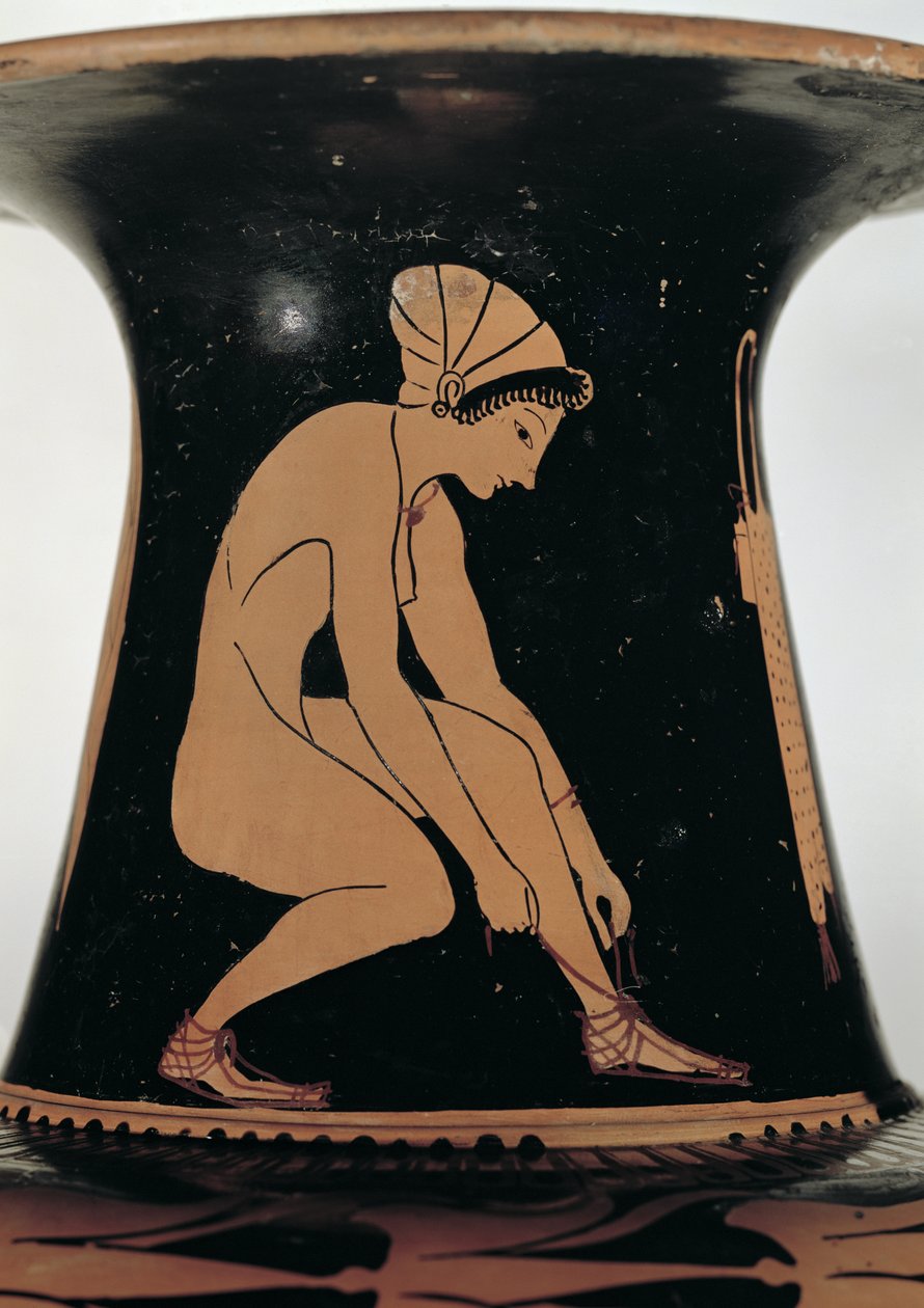 Hurkende vrouw die haar sandaal vastmaakt, detail door Greek