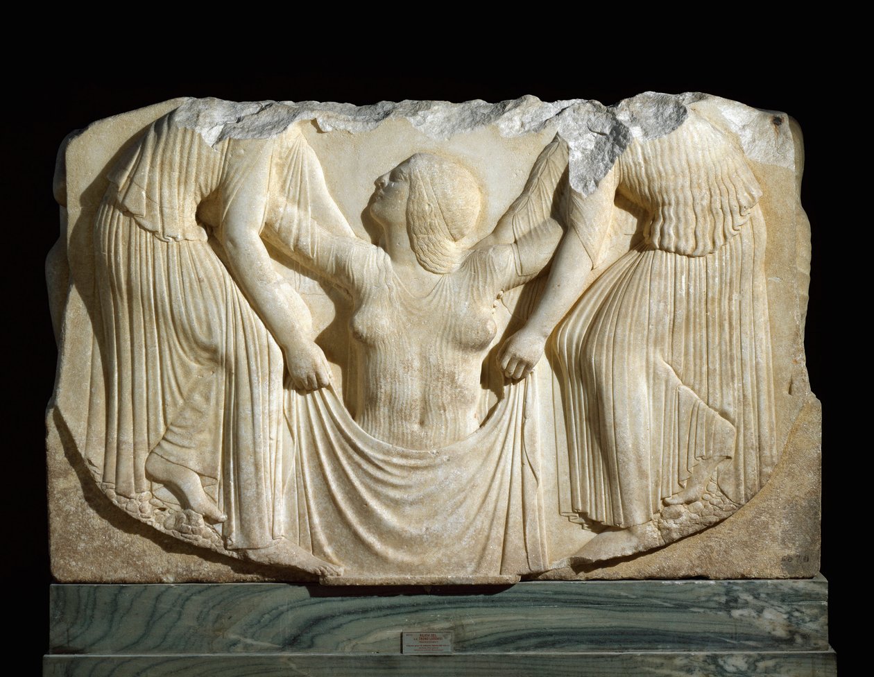 Griekse kunst: de geboorte van Venus uit de golven ondersteund door de Horai. Reliëf van de Ludovisi-troon, uit Locri. 460-450 v.Chr. Museo Nazionale Romano (Palazzo Altemps) door Greek