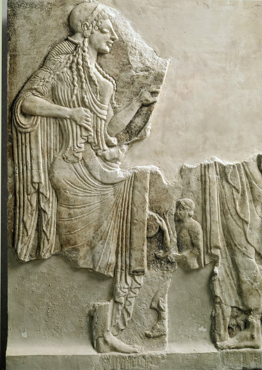 Griekse oudheid: een familie brengt een offer aan de godin Athena. Laag reliëf. 550 v.Chr. Van de acropolis van Athene. Athene, Acropolis Museum door Greek