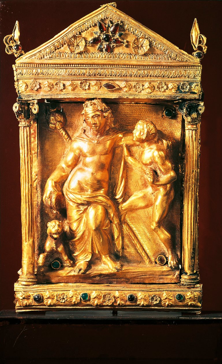 Naiskos met Dionysus dronken en sater, kleine Hellenistische stijl tempel met granaatappels en smaragden uit Thessalië, 2e eeuw v.Chr. (goud) door Greek