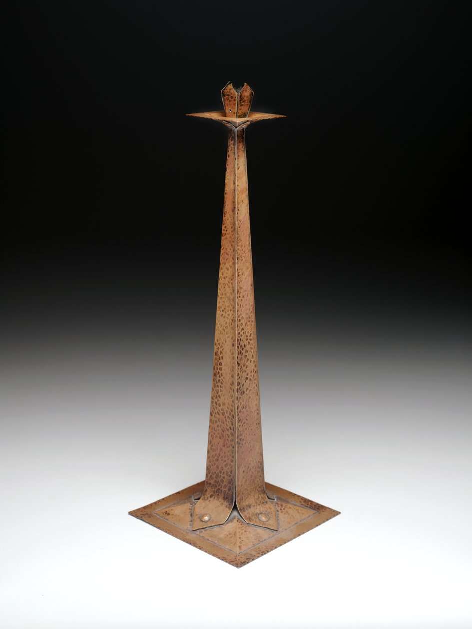 Kandelaar, ca. 1907 (koper) door Gustav Stickley