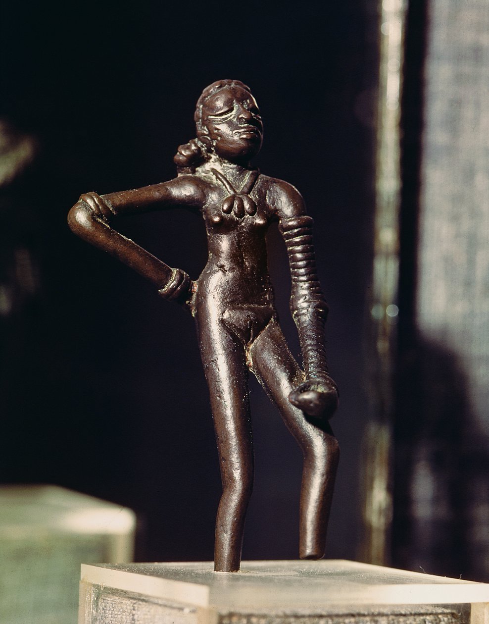 Beeld van een jonge danseres, uit Mohenjo-Daro, Indusvallei, Pakistan, 3000-1500 v.Chr. door Harappan