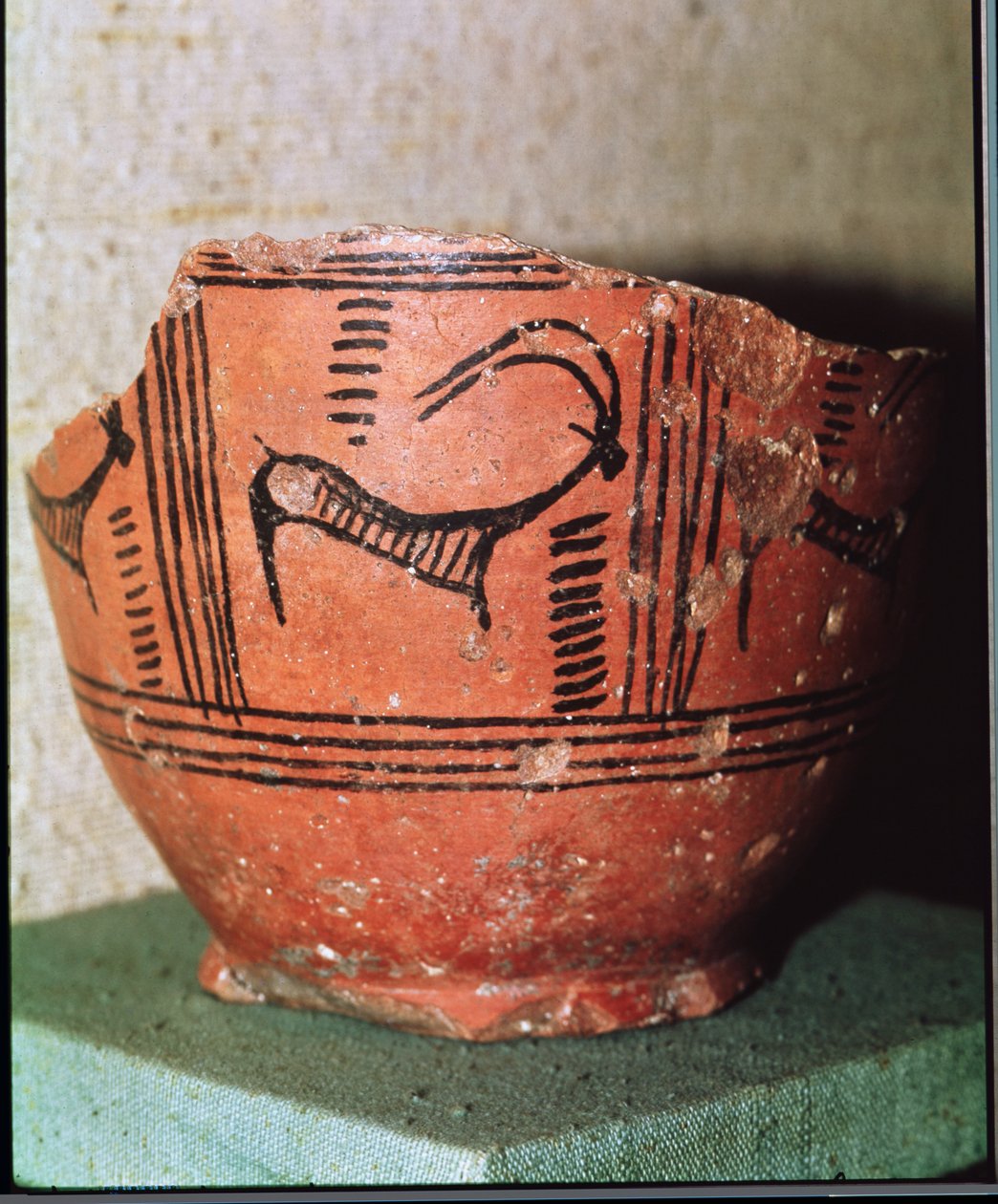 Fragment van een vaas met een steenbok, uit Mohenjo-Daro, Indusvallei, Pakistan door Harappan