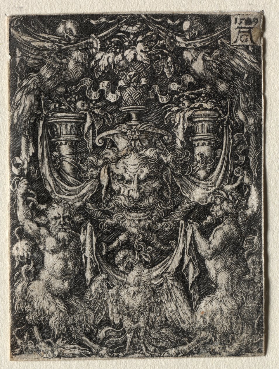Ornamentontwerp met een masker en een adelaar tussen twee faunen beneden door Heinrich Aldegrever