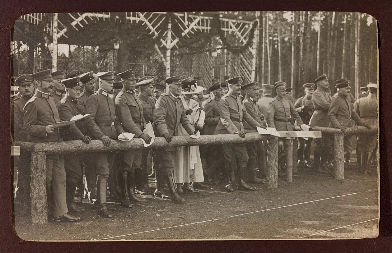 Eerste Wereldoorlog: Oekraïne in de jaren 1914-1916 tijdens de invasie van het Duitse leger. Groep soldaten door Heldenfriedhof Dsessentniki (attr. to)