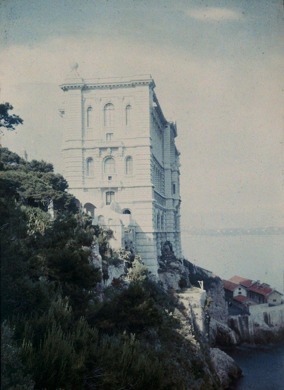 Elegant versterkt gebouw aan de Golf van Monaco door Henri Chouanard