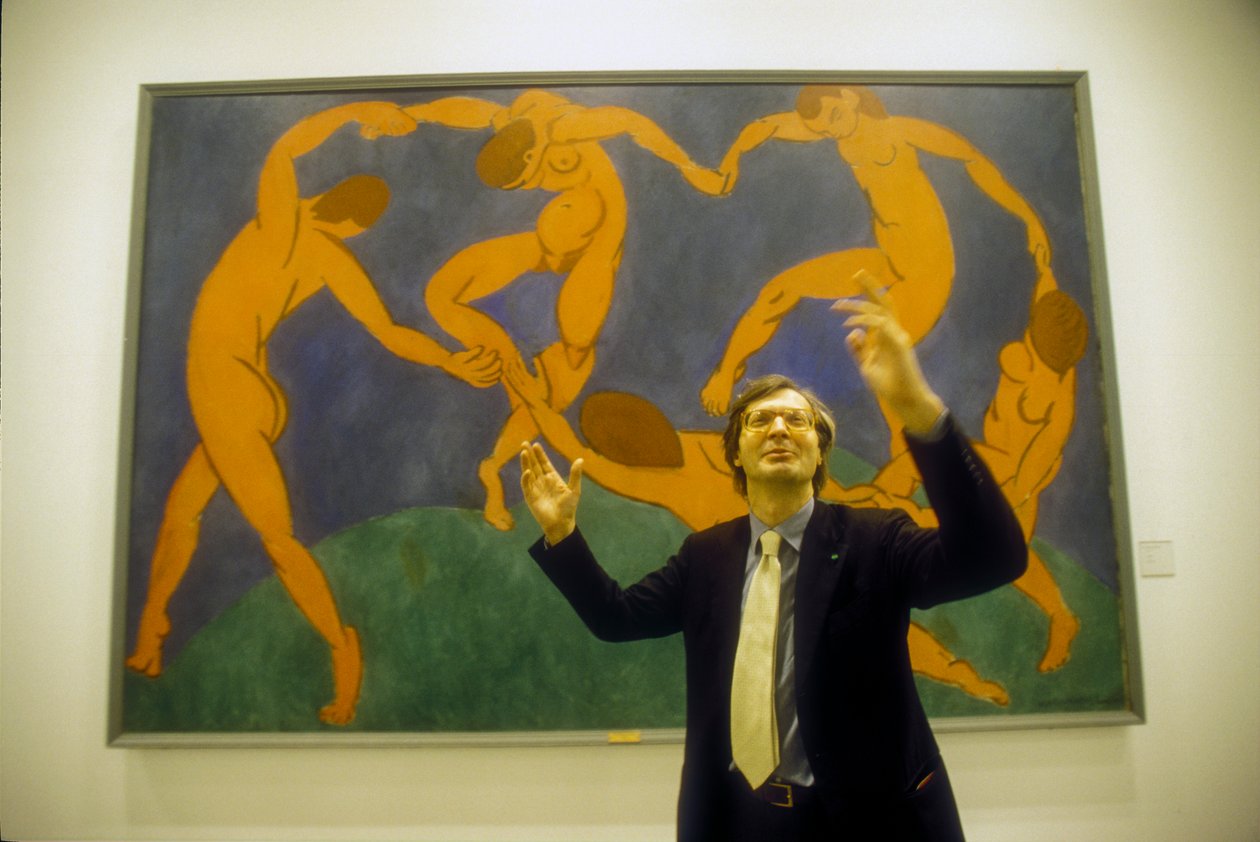 Rome, Quirinal Stables, 2000. Italiaanse kunstcriticus Vittorio Sgarbi voor "De dans" van Henri Matisse op de tentoonstelling "Honderd meesterwerken van de Hermitage" (foto) door Henri Matisse