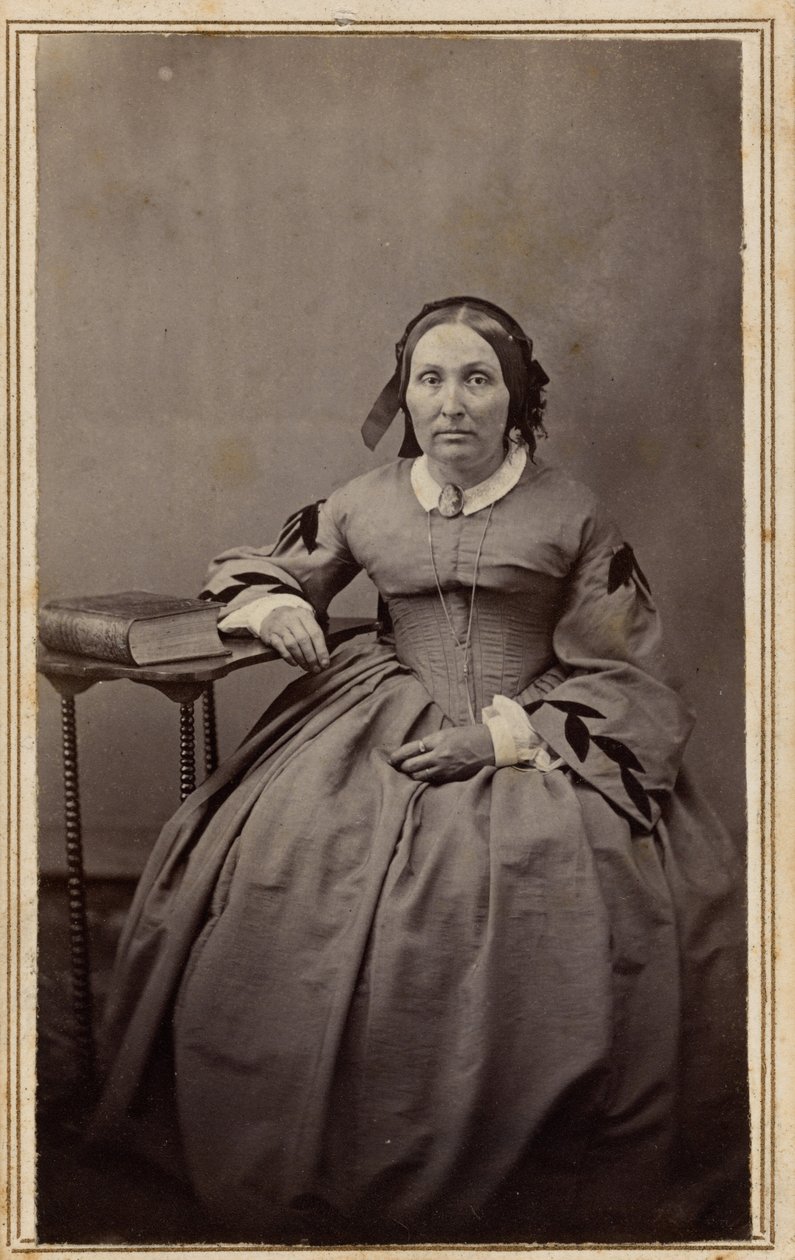 Portret van een vrouw,jaren 1860 (foto) door Henrietta M. Hart