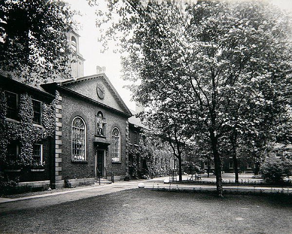 De almshouses van de ijzerhandelaren, Kingsland Road, Shoreditch door Henry Dixon