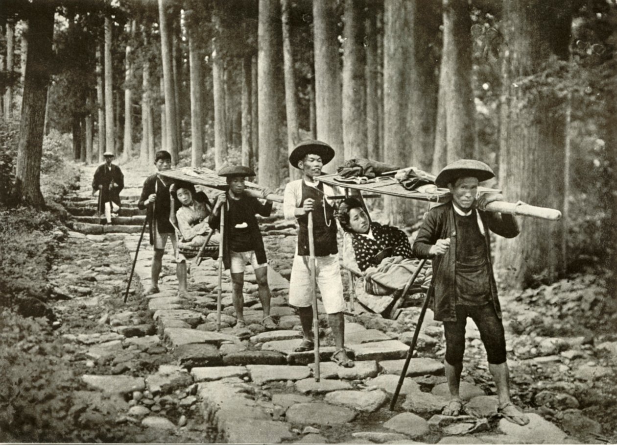 Japanse Dames Gaan naar de Heiligdommen, Nikko, 1910 door Herbert Ponting
