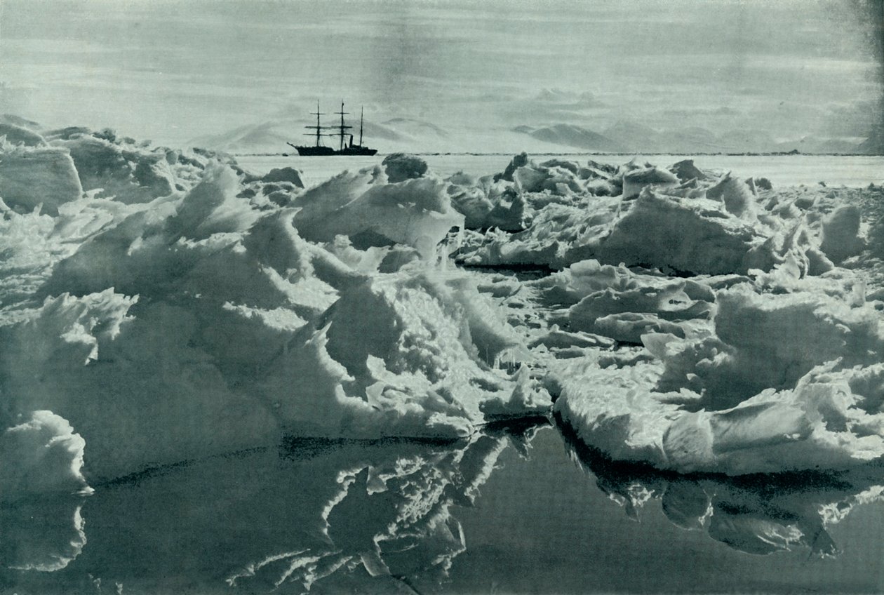 De Terra Nova in McMurdo Sound, ca. 1910-1913, 1913 door Herbert Ponting