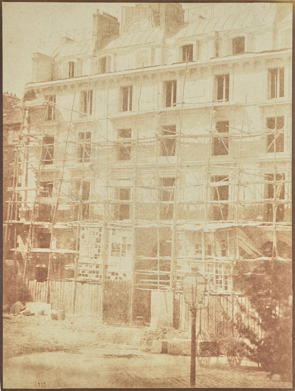[Bouw van de Galerie de la Madeleine, Place de la Madeleine]. door Hippolyte Bayard