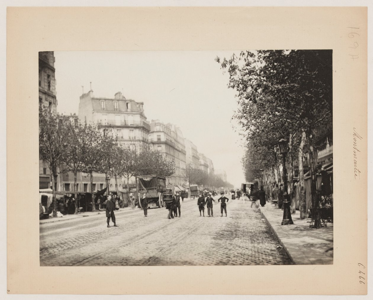 Een straat in Montmartre, Parijs, ca. 1890 (foto) door Hippolyte Blancard