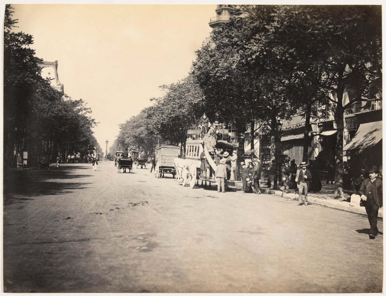 Omnibus op een boulevard in Parijs, c.1890 door Hippolyte Blancard