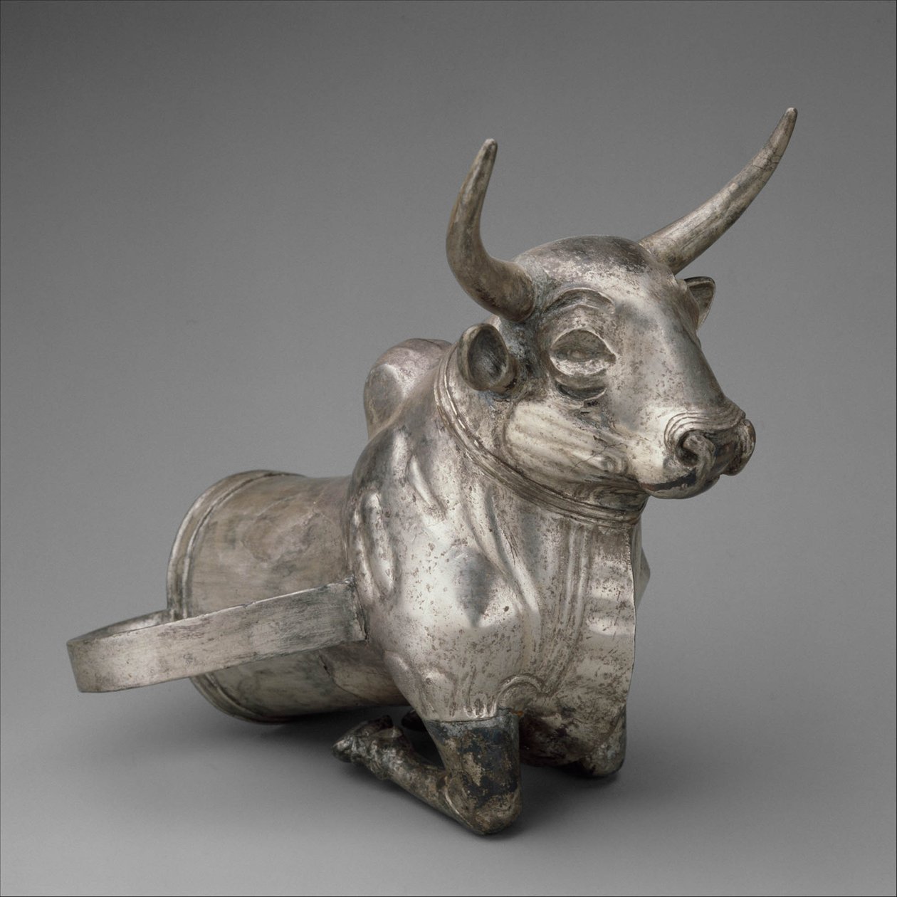 Vaatwerk eindigend in de voorzijde van een stier, ca. 1300 v.Chr. door Hittite