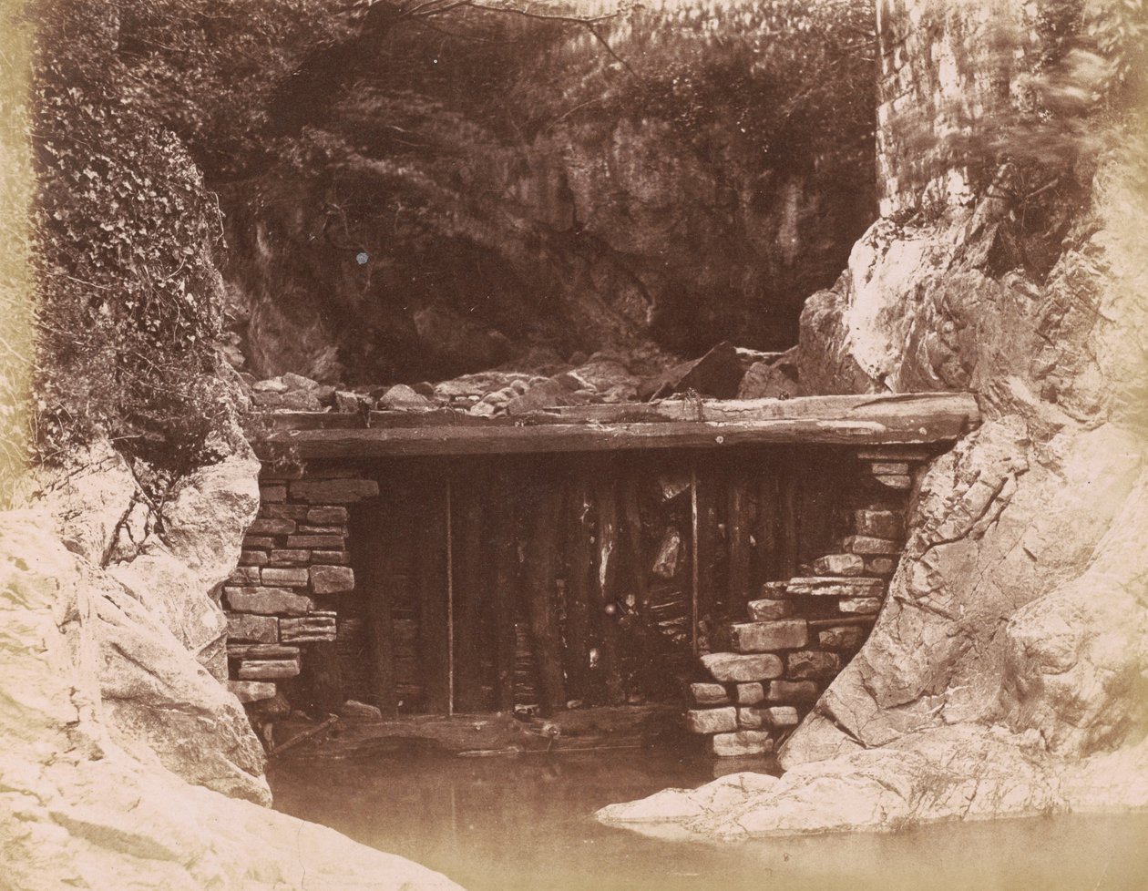 De molendam,1855 (foto) door Hugh Owen