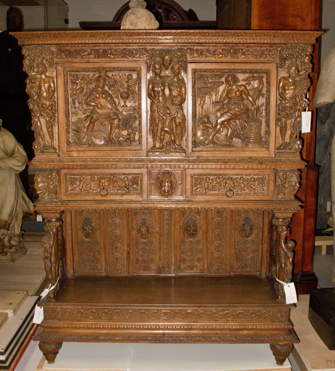Dressoir, midden 1500s door Hugues Sambin
