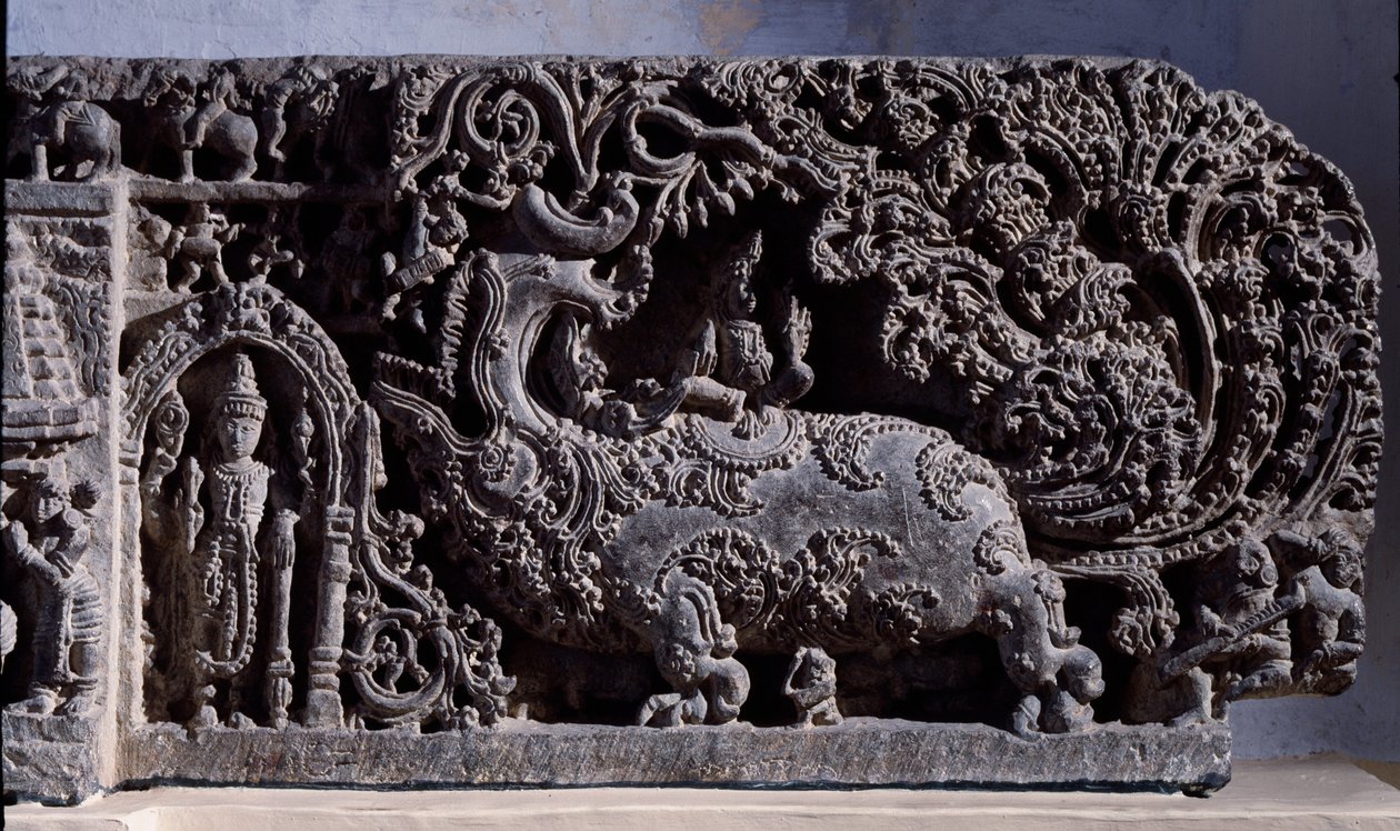 Hindoeïsme: "Krishna of Venugopala, meester van de fluitkoeien" Zwartstenen beeldhouwwerk, rechterdeel 12e eeuw - Halebidu, Mysore - Calcutta, Indian Museum door Indian School