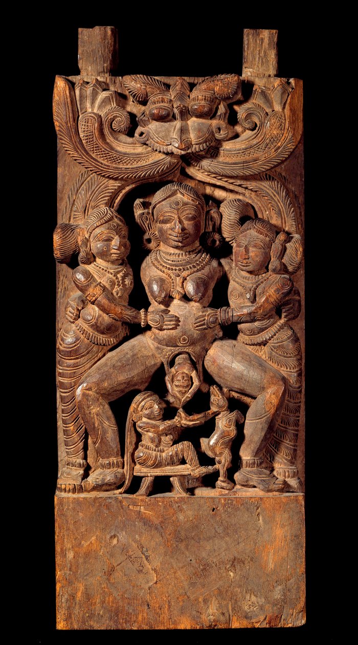 Indiase kunst: voorstelling van Mahamai, moedergodin, die bevalt. Houten reliëf uit de 18e eeuw Privécollectie door Indian School