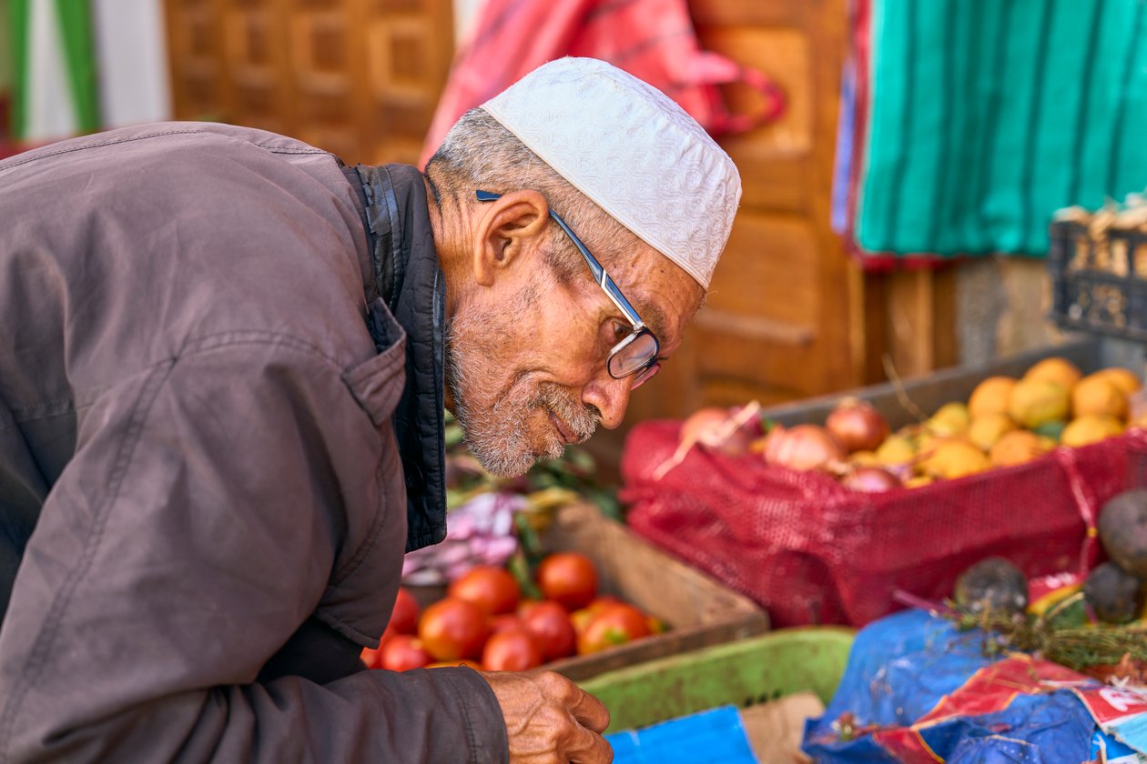 Een straattafereel in de medina van Rabat, Marokko, 2022 door Ira Block