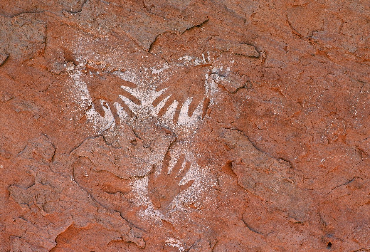 Oude Anasazi rotstekeningen, een handafdruk in Grand Gulch, Utah door Ira Block