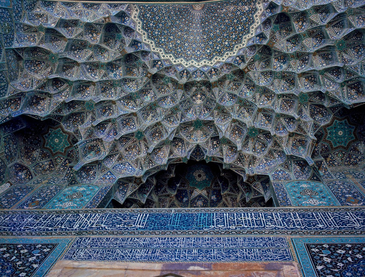 Detail van het gewelf van de Shah-moskee door Islamic School