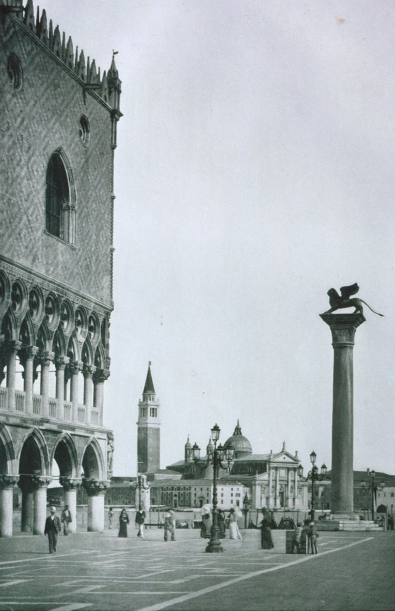 Uitzicht op het Dogepaleis en het San Marcoplein door Italian Photographer