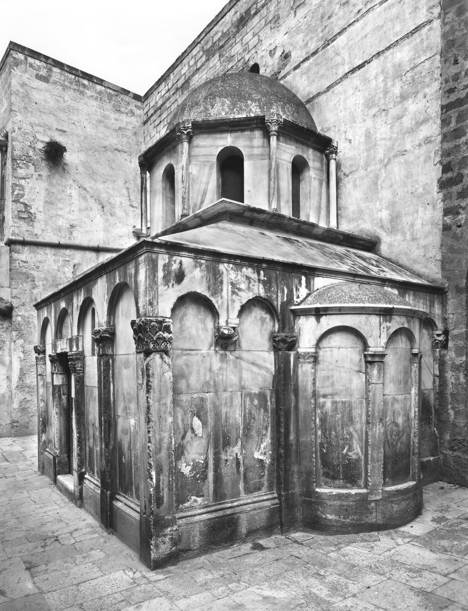 Mausoleum van Bohemund I van Hauteville door Italian School
