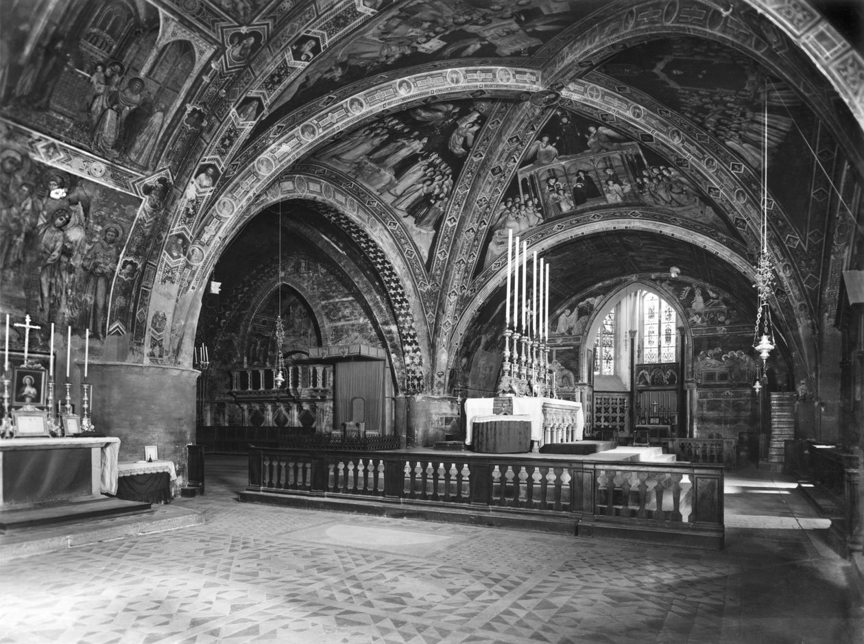 Uitzicht op het interieur van de Benedenkerk door Italian School