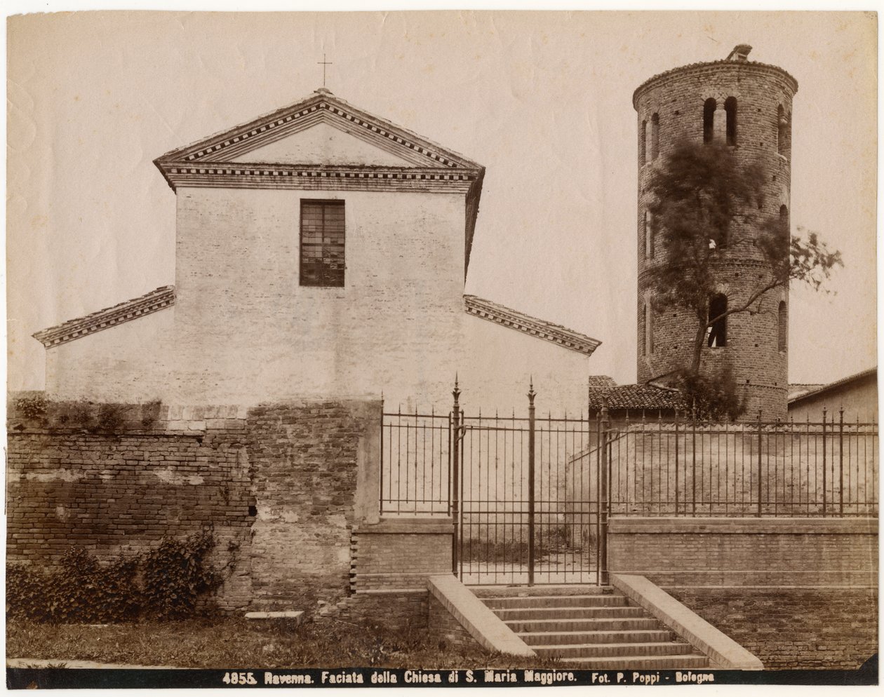 Kerk van St. Maria Maggiore, Ravenna, Emilia-Romagna, Italië, foto door Pietro Poppi, ca 1900 door Italian Photographer