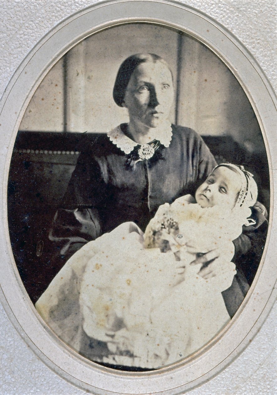 Post mortem portret van een klein meisje vastgehouden door haar moeder, ca. 1855 door Italian Photographer