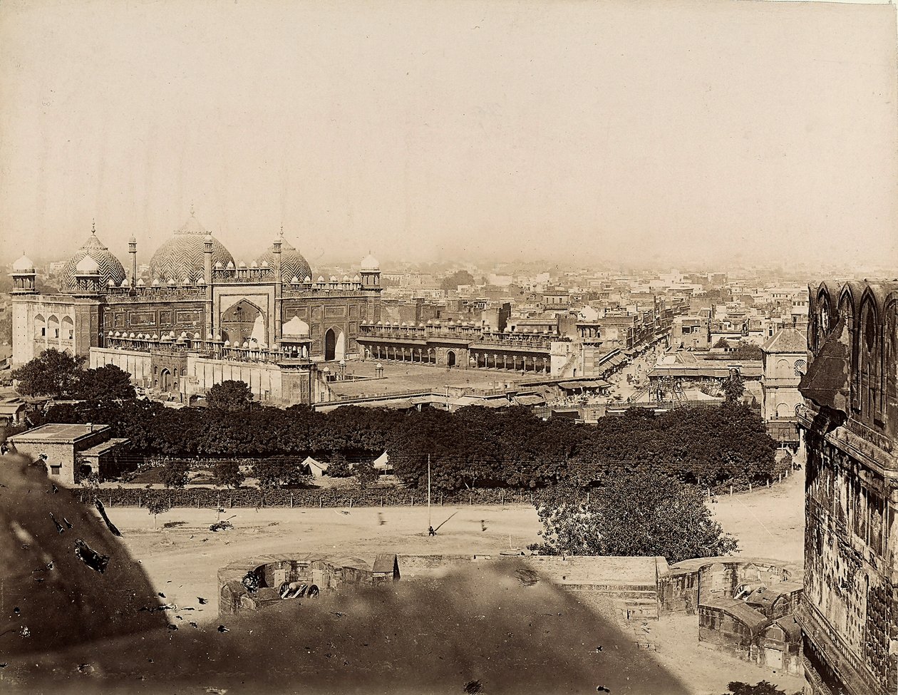 Uitzicht op de stad Agra en de Moti-moskee (Agra Fort), ca. 1890 (zilveren gelatin afdruk) door Italian Photographer