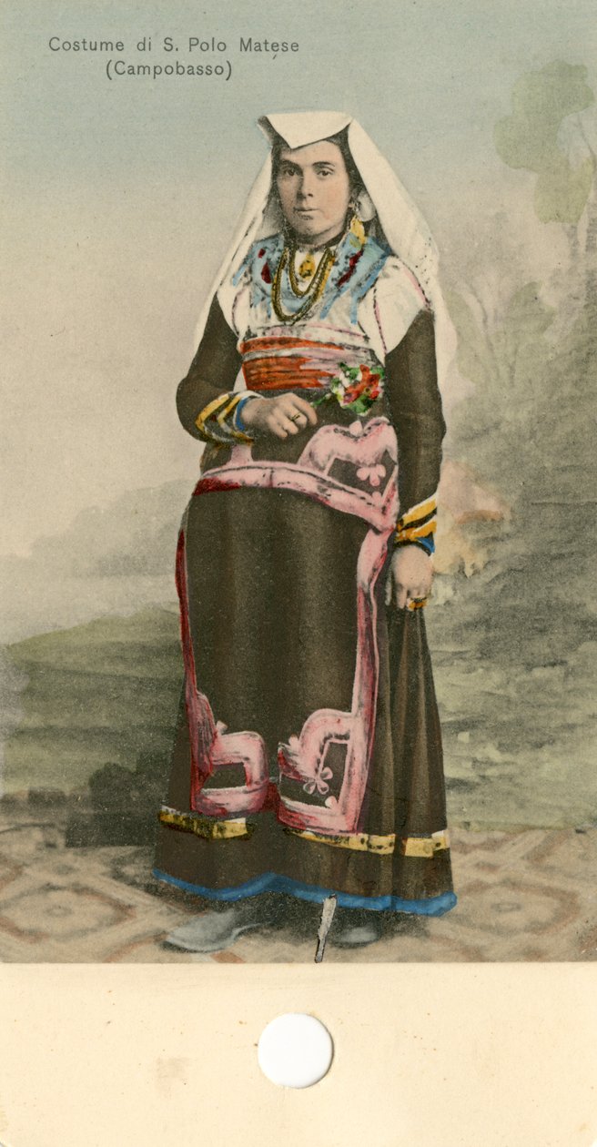 Vrouw in traditionele klederdracht, San Polo Matese, Molise, Italië, ca. 1910 door Italian Photographer