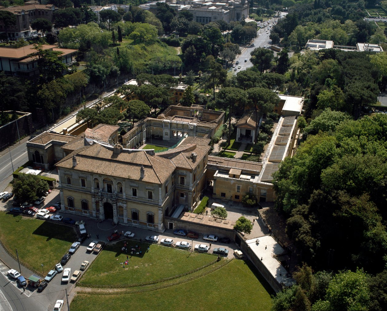 Luchtfoto van Villa Giulia in Rome, Italië door Italian School