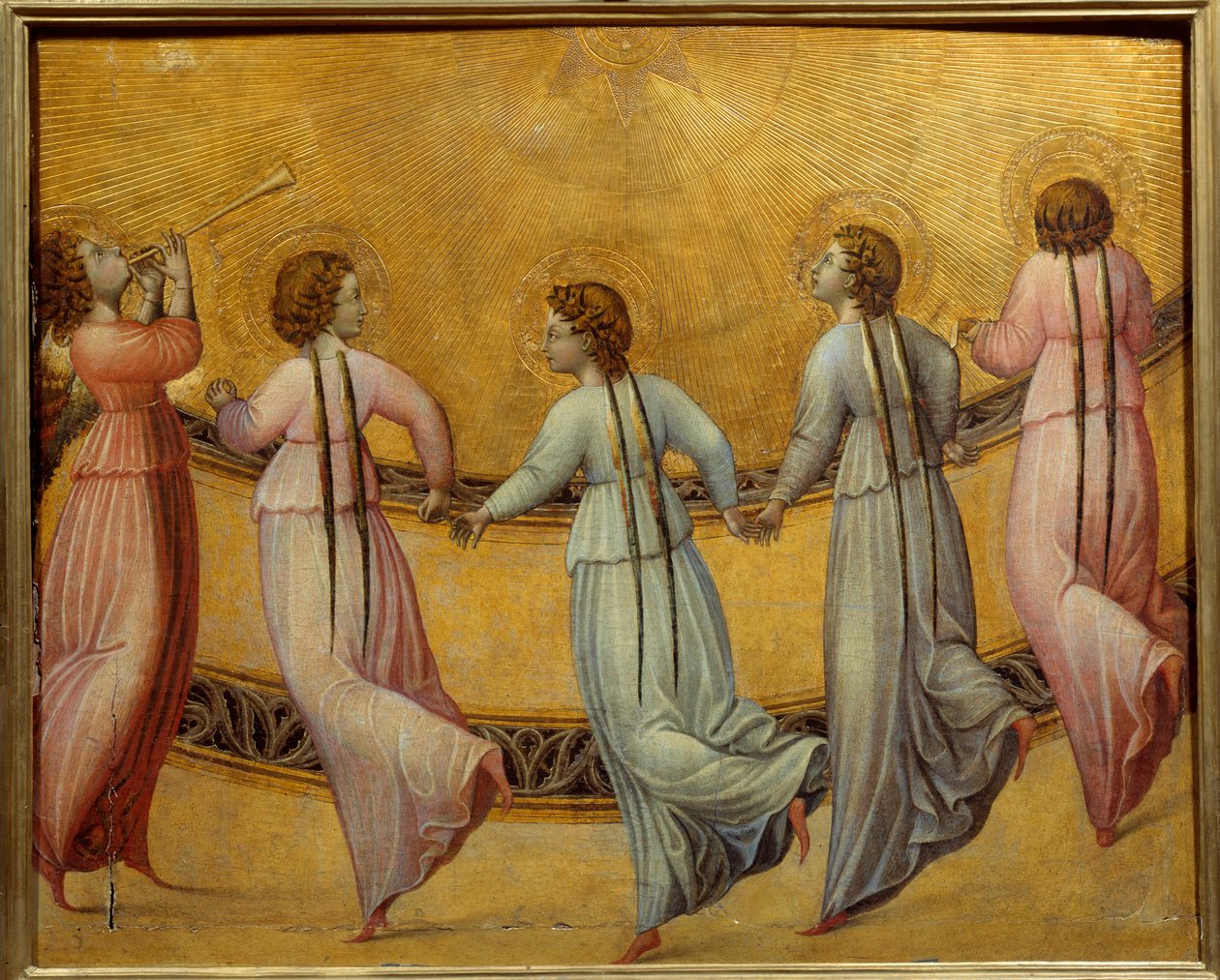 Engelen dansen voor de zon. Ronde van engelen op gouden achtergrond die handen vasthouden door Italian School