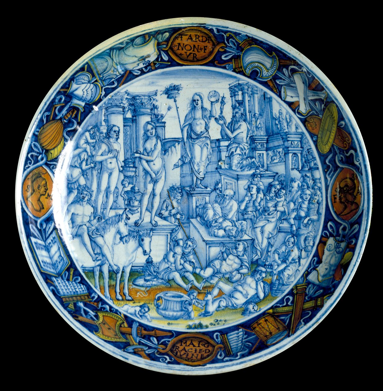 Gedecoreerde plaat die de allegorie van Selene, godin van de maan in de Griekse mythologie, vertegenwoordigt. Uit Faenza, rond 150 door Italian School