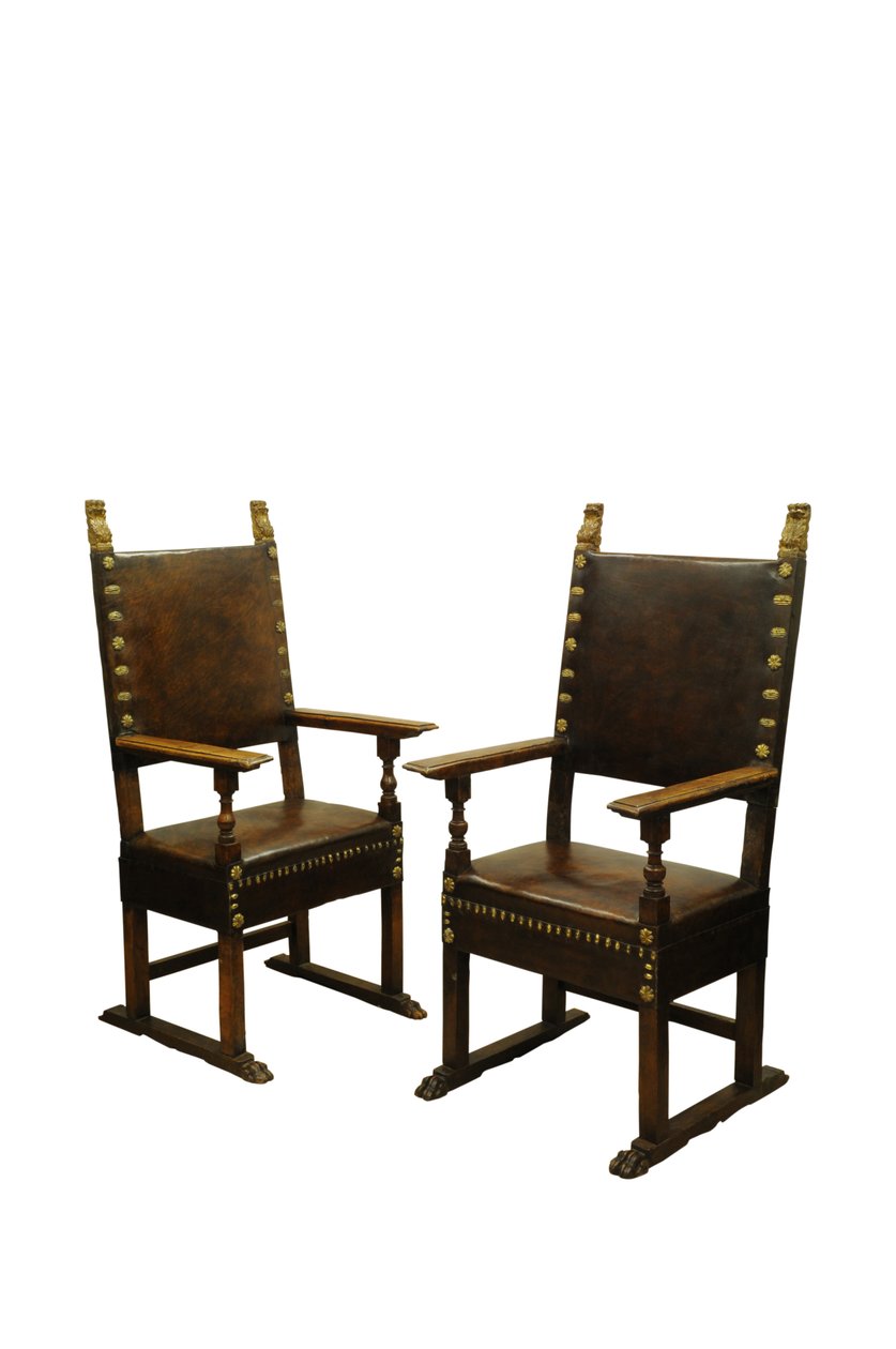 Paar walnoten lederen troonstoelen, Italië ca. 1660 door Italian School