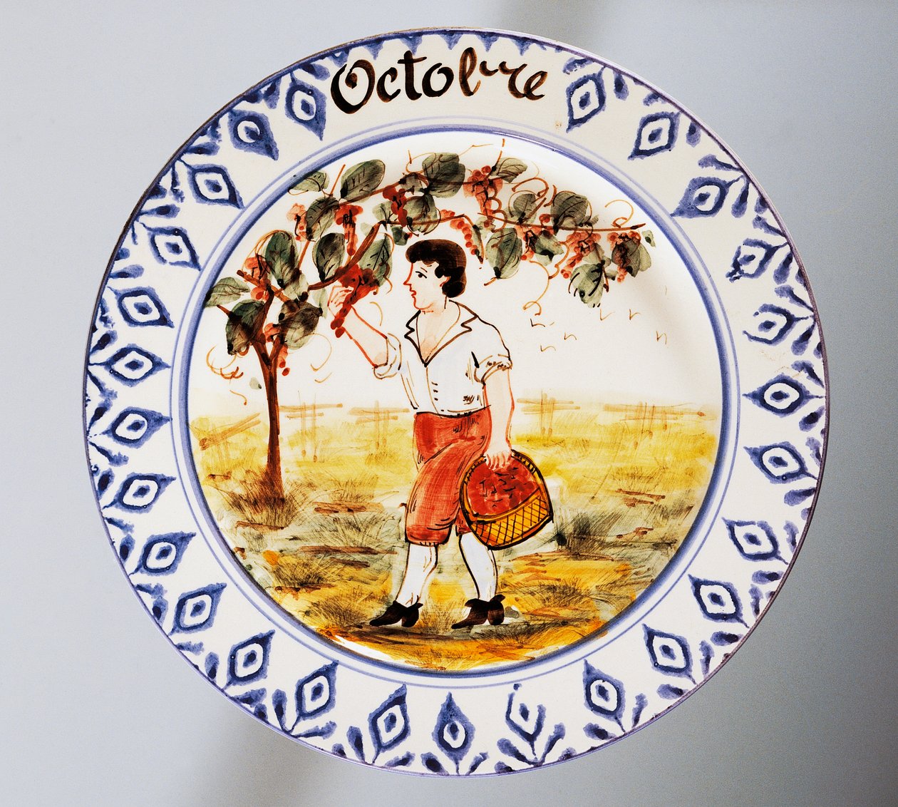 Bord met voorstelling van maanden, oktober, aardewerk, Nove di Bassano productie, Veneto regio, Italië, 20e eeuw. door Italian School