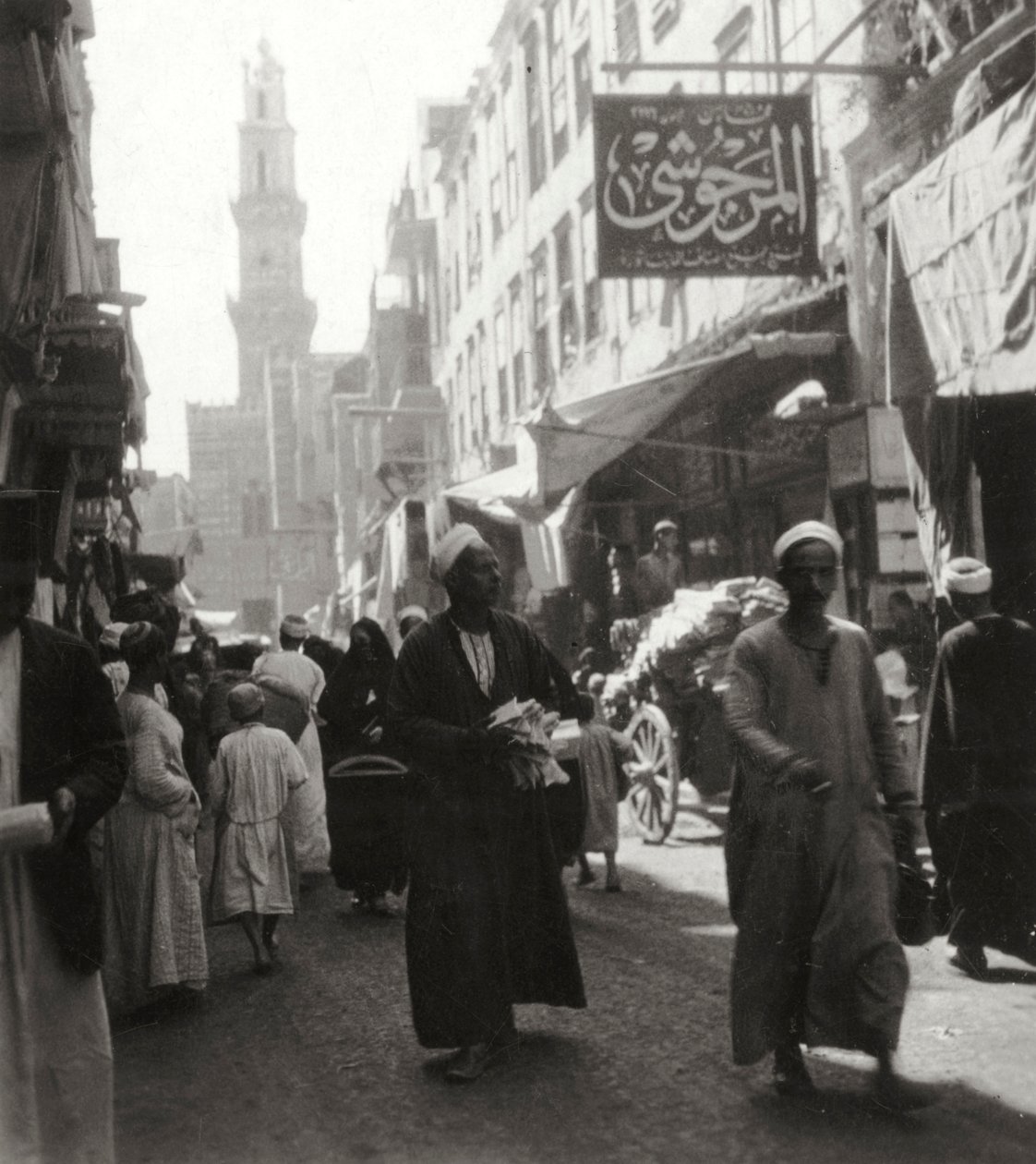 Bazaar van El Ghoria, Caïro, Egypte, 20e eeuw door J. Dearden Holmes