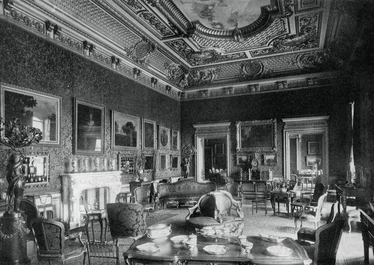 De salon, Montagu House, 1908 door J Russell and Sons