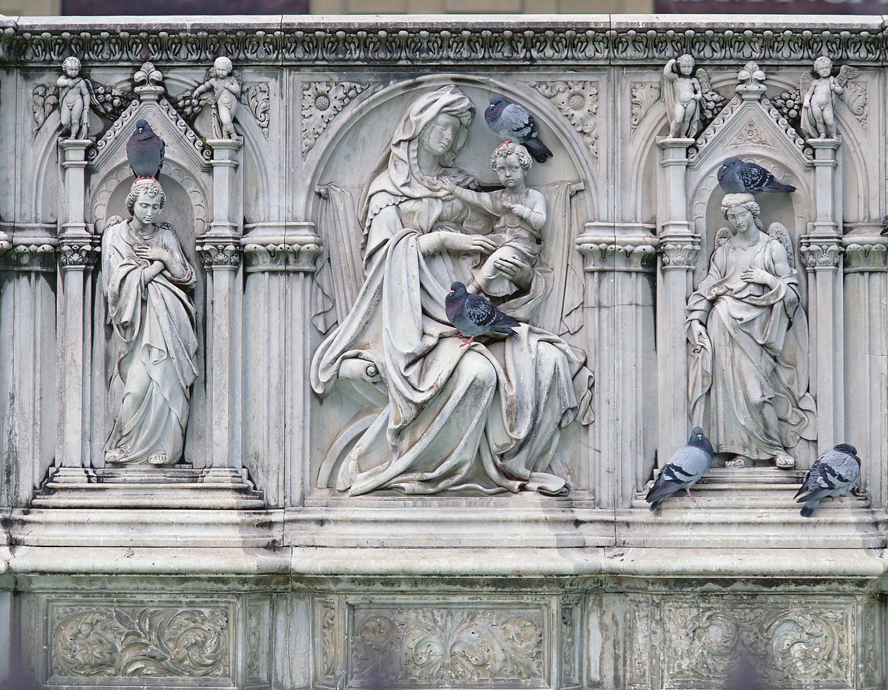 Maagd en Kind met Heiligen, Middenstuk van de Fonte Gaia, Siena, 1414-19 door Jacopo della Quercia