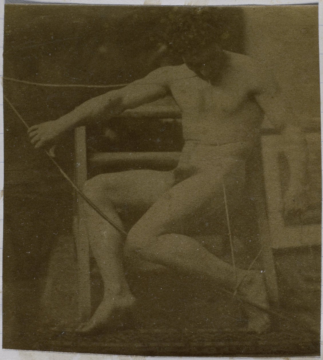 Studie van een mannelijk naaktmodel, zittend op een trapje door Jacques Lalaing (attributed to)