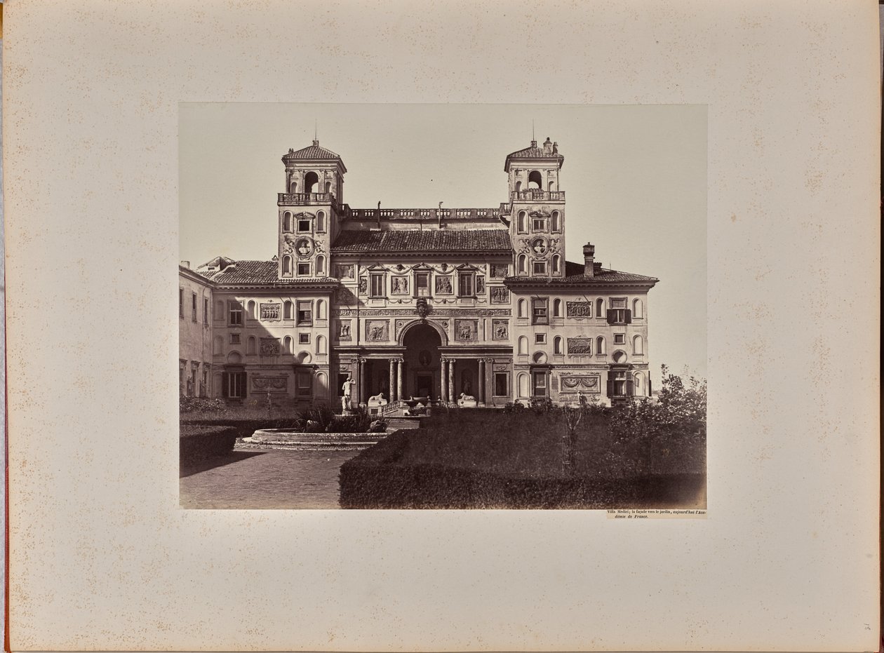 Villa Medici; de gevel met uitzicht op de tuin, nu de Académie de France door James Anderson