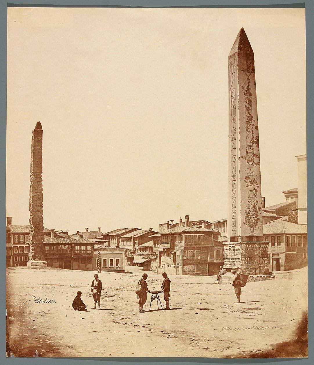 “Obelisken in het hippodroom” [Istanbul. Hippodroom voor de Blauwe Moskee met twee obelisken - op de voorgrond de Obelisk van Theodosius] door James Robertson